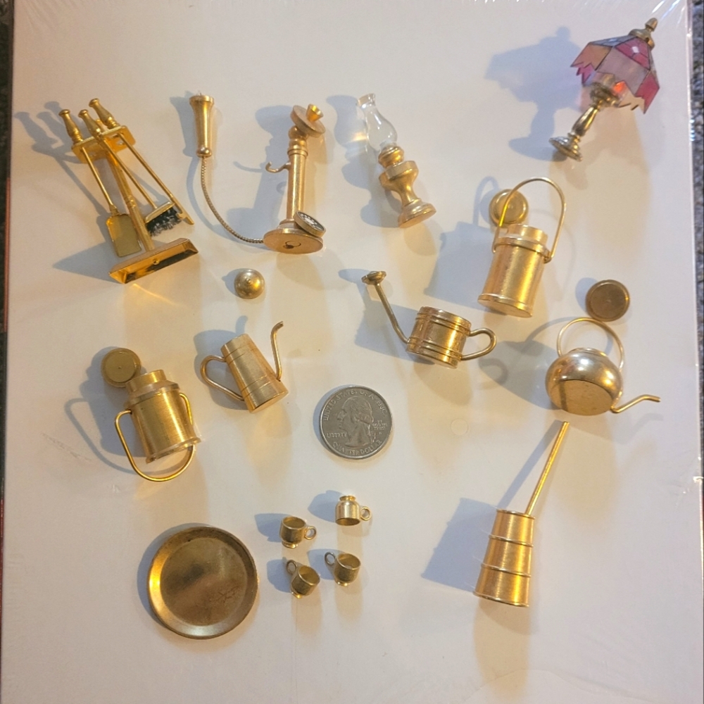 Miniature dollhouse accessories